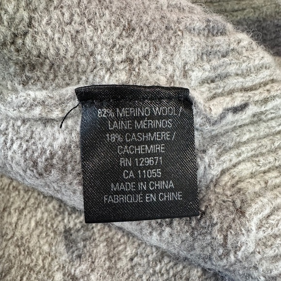 360 CASHMERE Green and Gray Camo Print Knit Sweater - Size XS. - Picture 10 of 15